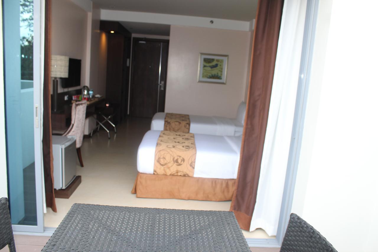 Kew Hotel Tagbilaran Exterior foto