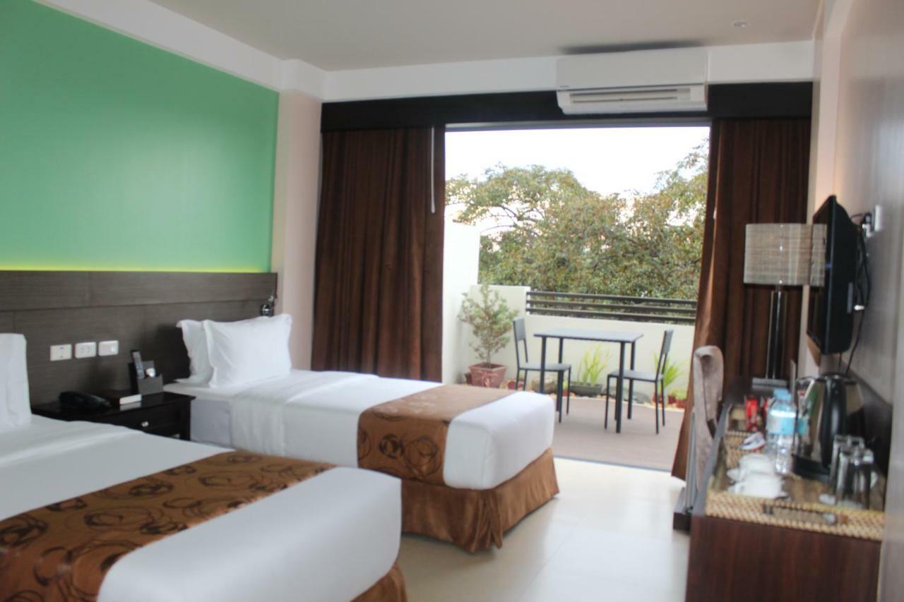 Kew Hotel Tagbilaran Exterior foto